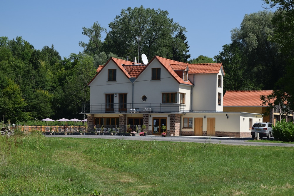 La Cascade - carbon neutral hotel in Arras