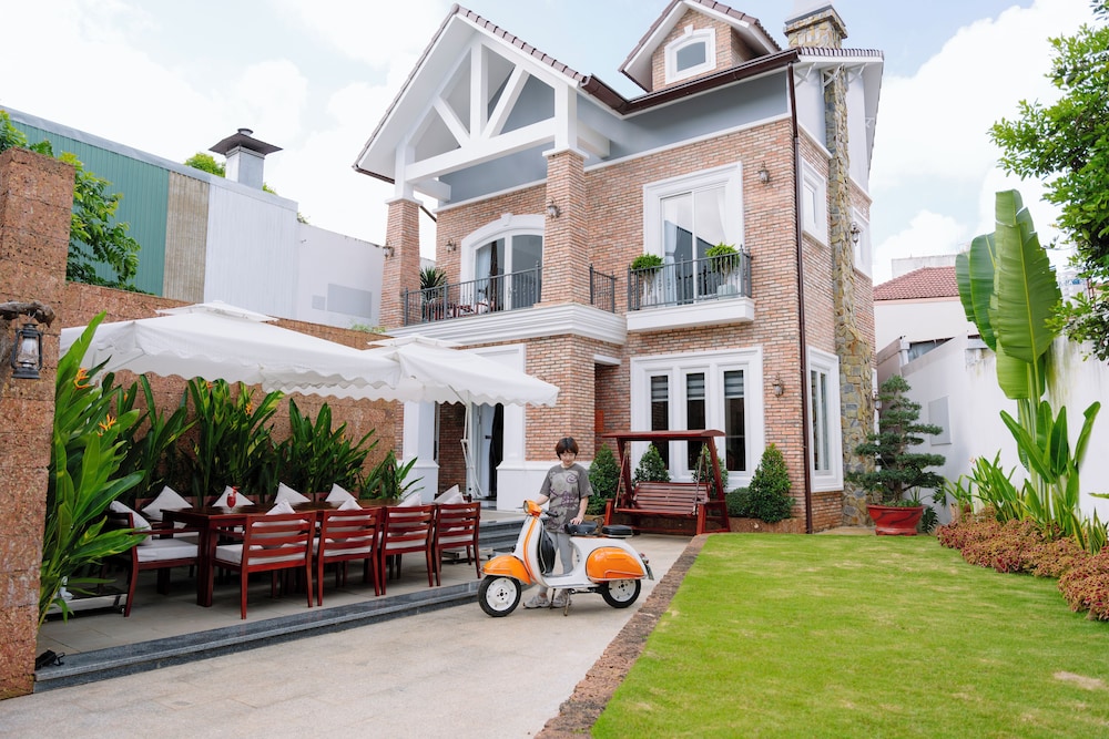 Dai Nam Villa Retreat — 4-Star Luxury Hotel in Buon Ma Thuot, Vietnam