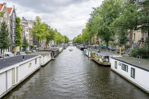 Houseboat Orpheus — 4-Star Luxury Hotel in Amsterdam, Netherlands
