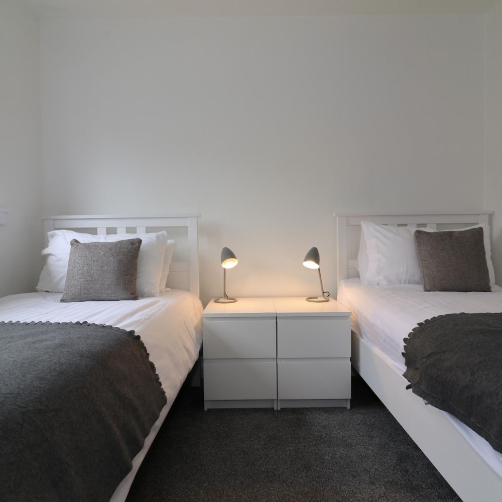 Belhaven House Hamilton 18250401 — Hamilton