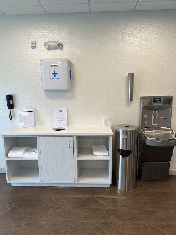 Holiday Inn Express & Suites Mobile University Area by IHG - photo 50