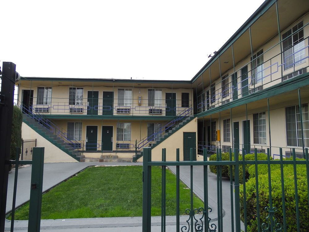 Ec Motel - photo 25