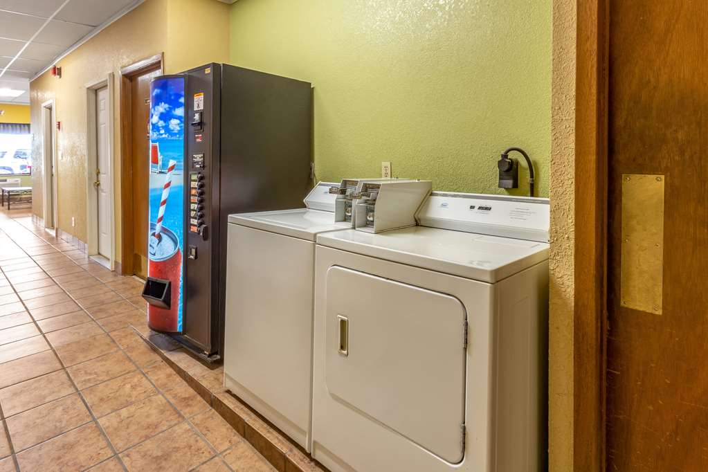 Econo Lodge Inn & Suites Newton - photo 31