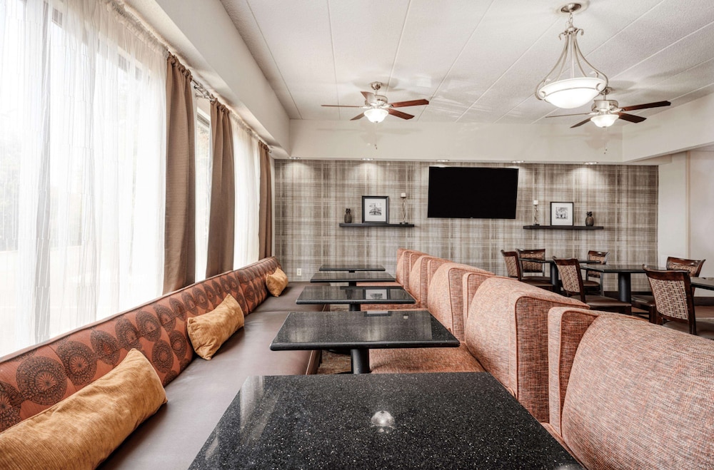 Hampton Inn Washington Court House - photo 4