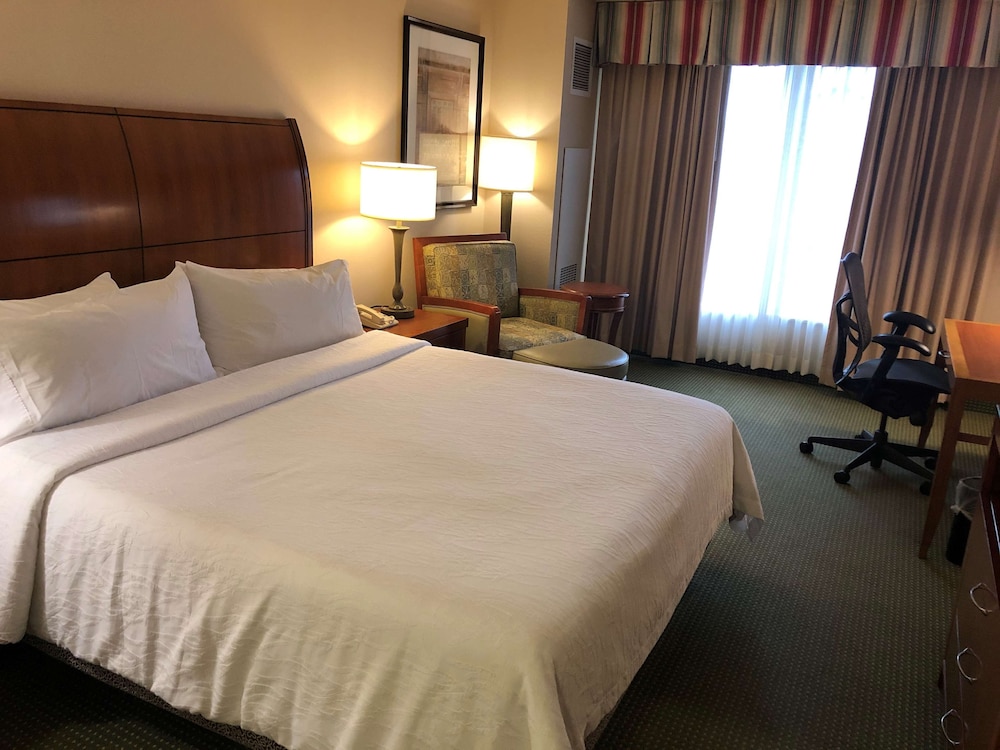 Hilton Garden Inn Addison - photo 10
