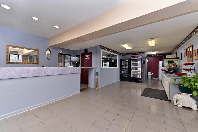 Country Hearth Inn & Suites Gainesville - photo 8