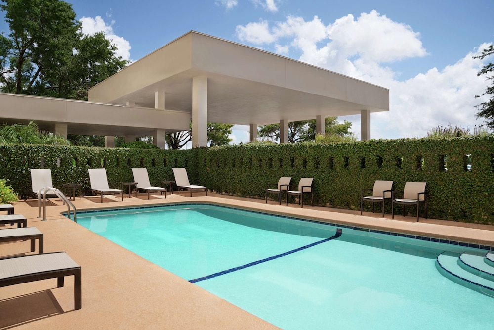 Embassy Suites by Hilton Brunswick - photo 24