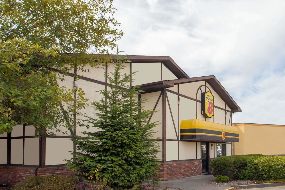 Super 8 Saanichton Victoria Airport in Victoria, Canada