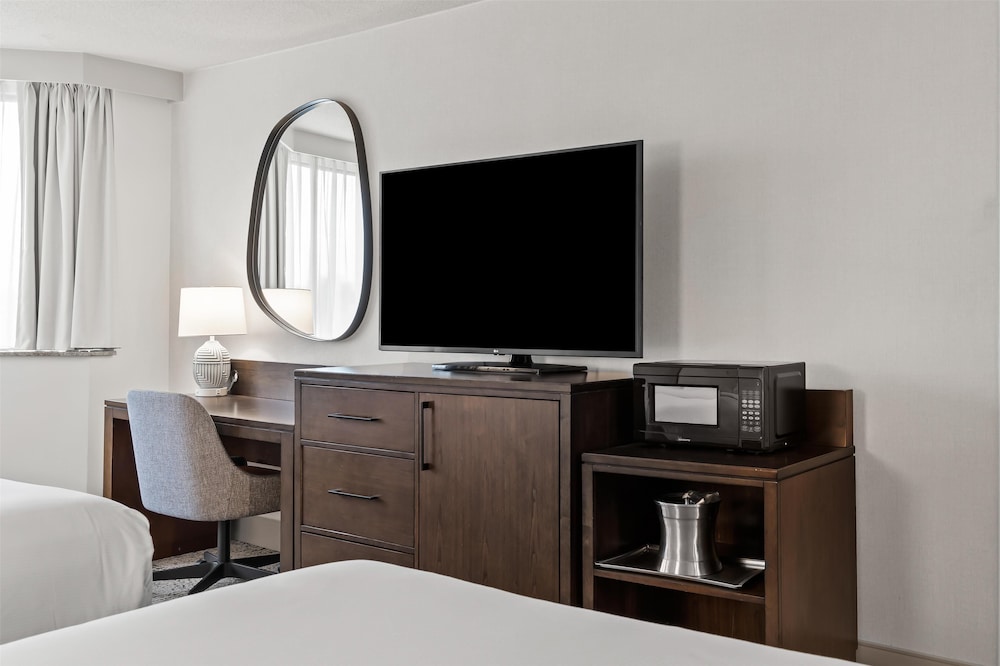 Hilton Arlington National Landing - photo 12