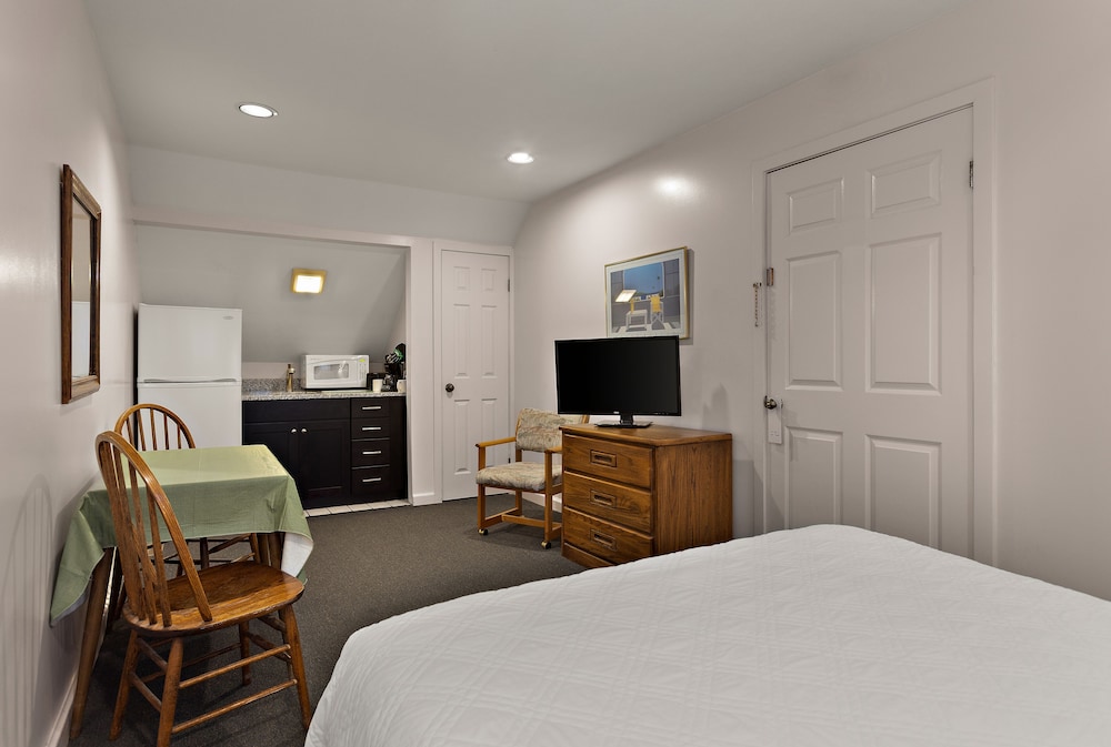 Traverse Bay Inn - photo 18