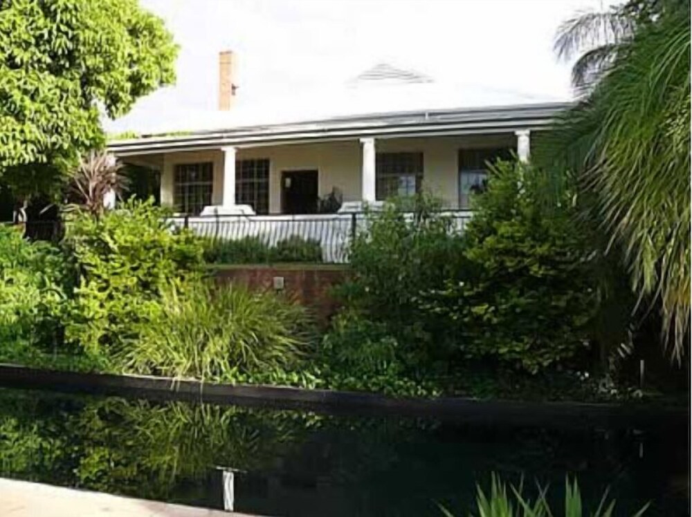 Bains House — 4-Star Luxury Hotel in Upington, South Africa