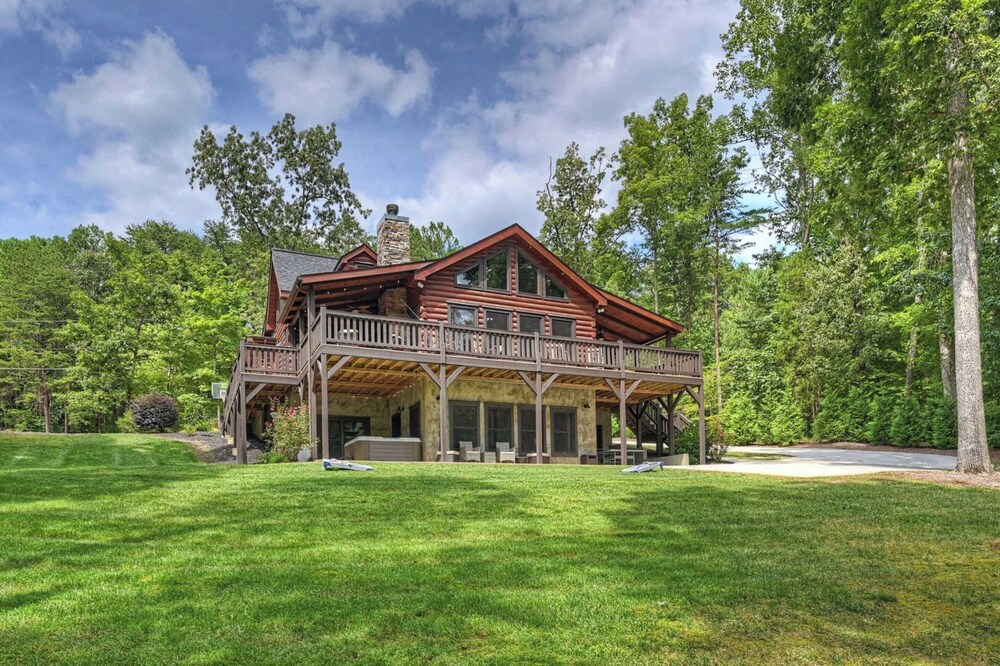 Waterfront 1 acre Private Dock Hot Tub Firepit Bankhead Lodge by Avantstay — 4-Star Luxury Hotel in Denver, United States