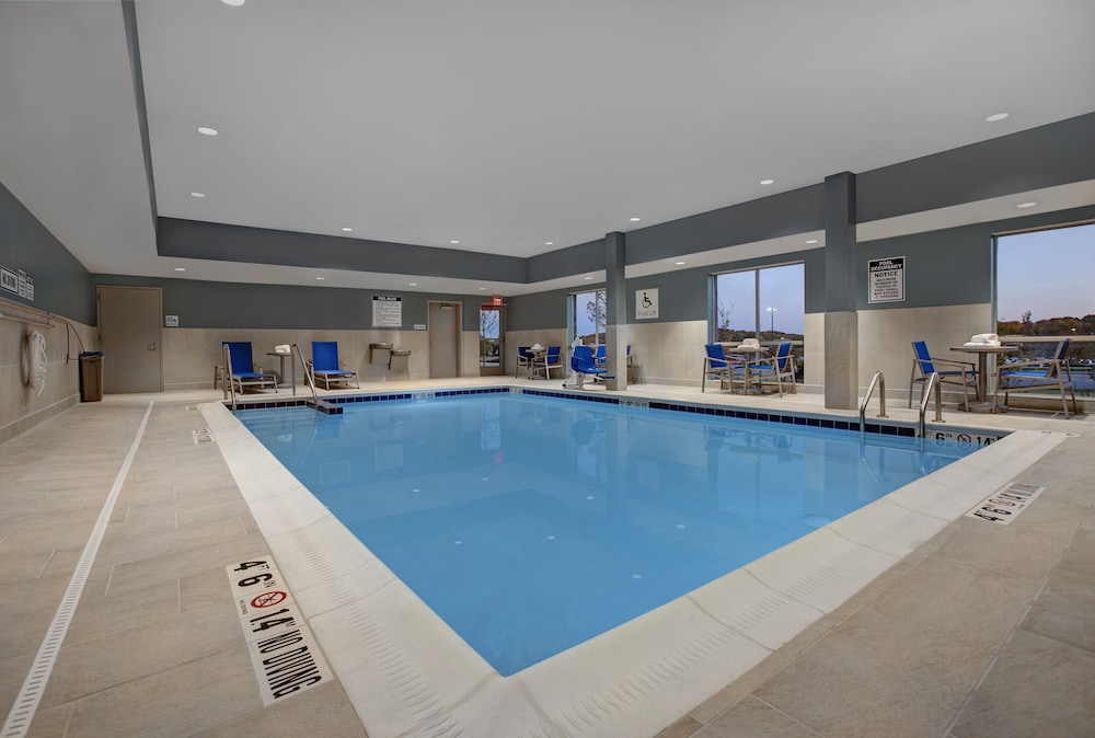 Holiday Inn Express & Suites Milwaukee Brookfield by IHG - photo 27