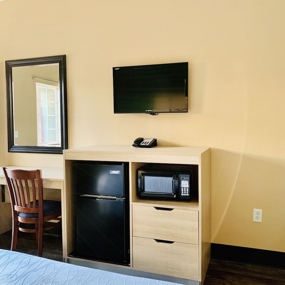 Weston Inn & Suites - photo 12