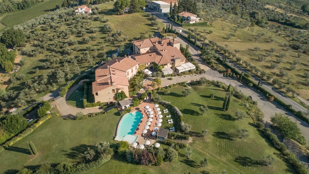 Hotel Borgo di Cortefreda Relais — 4-Star Luxury Hotel in Tavarnelle Val Di Pesa, Italy