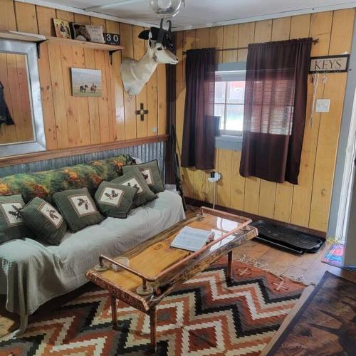 Outlaw Cache - carbon neutral hotel in Chama