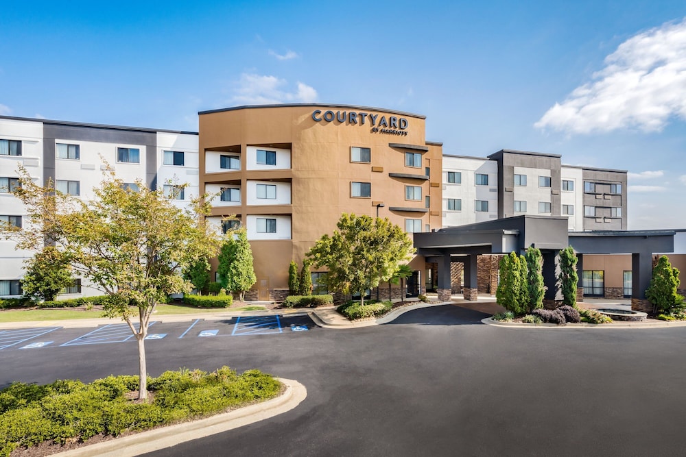 Courtyard by Marriott Columbus Phenix City - carbon neutral hotel in Phoenix