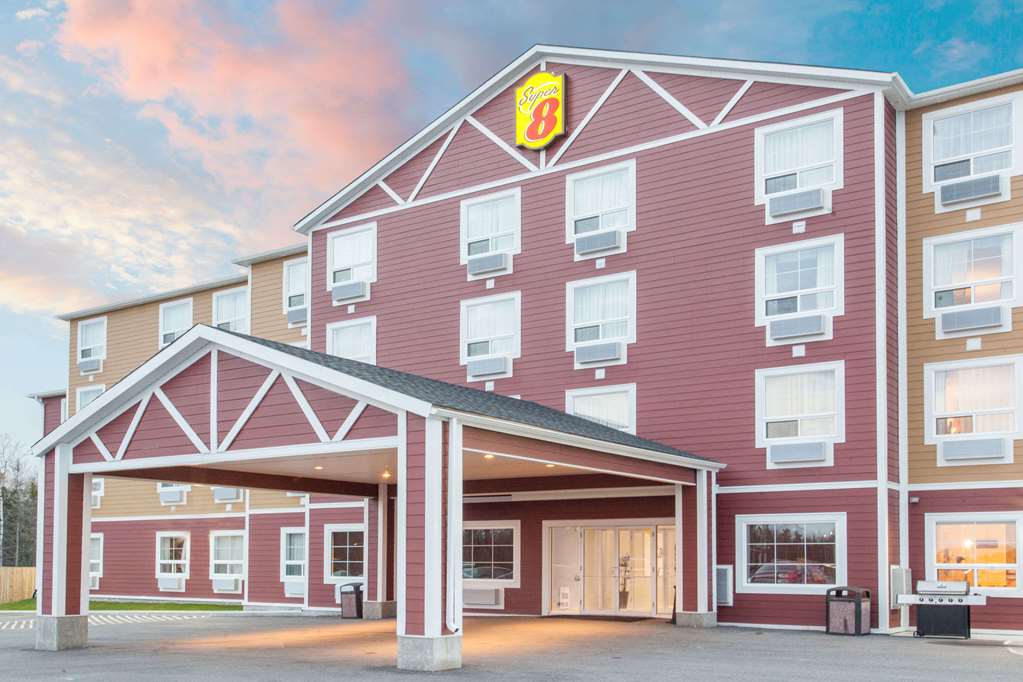 Super 8 By Wyndham Red Lake On