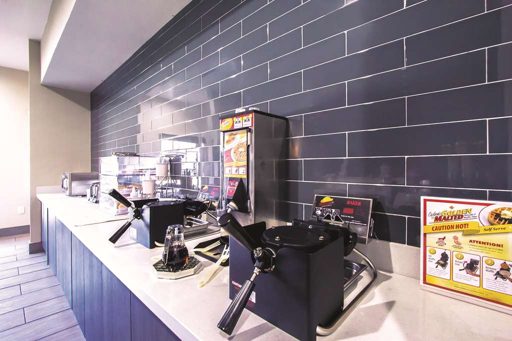 La Quinta Inn & Suites by Wyndham Pampa - photo 71