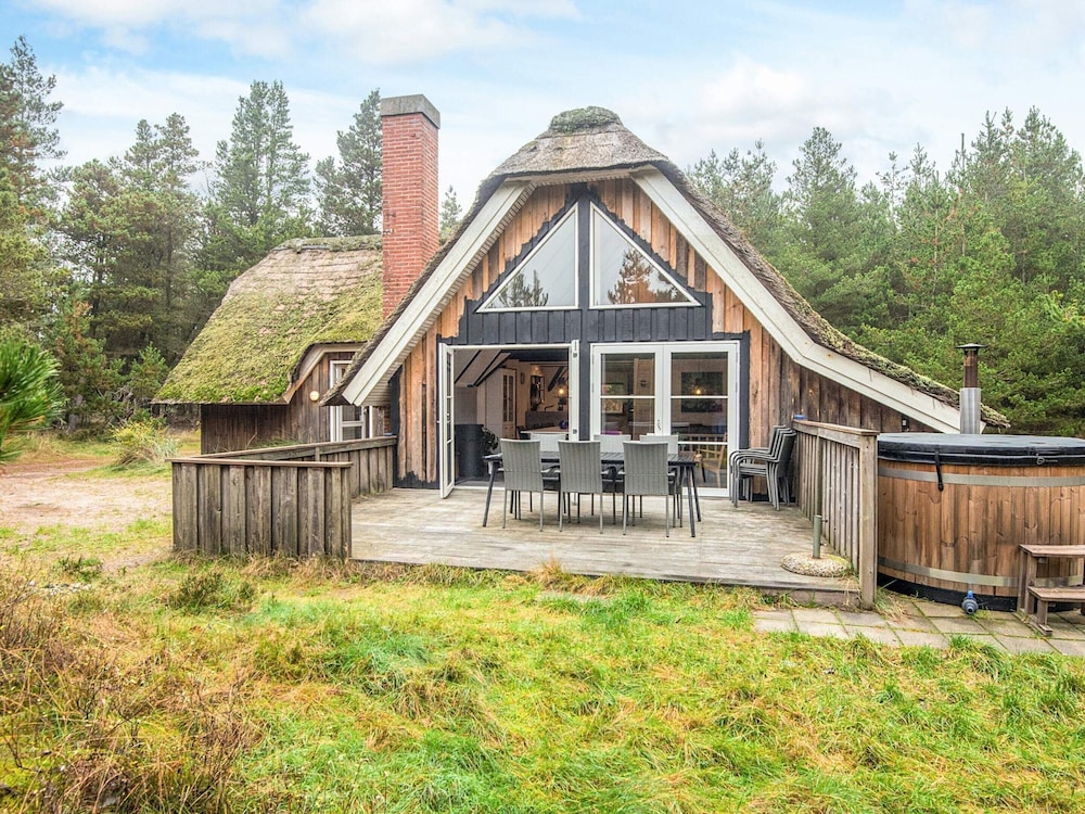 Luxury Retreat in Blavand By Traum Ferienwohnungen — 4-Star Luxury Hotel in Oksbol, Denmark