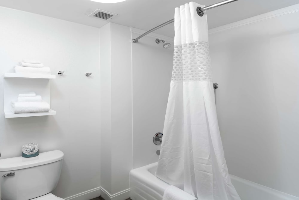 Hampton Inn & Suites Raleigh Cary Lenovo Center - photo 30