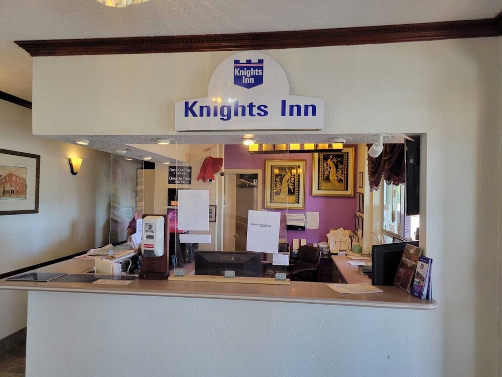 Knights Inn San Antonio near Frost Bank Center - photo 3