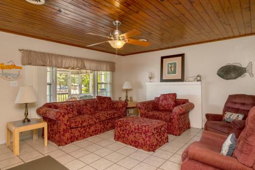 Papas Place by Oak Island Accommodations - photo 22