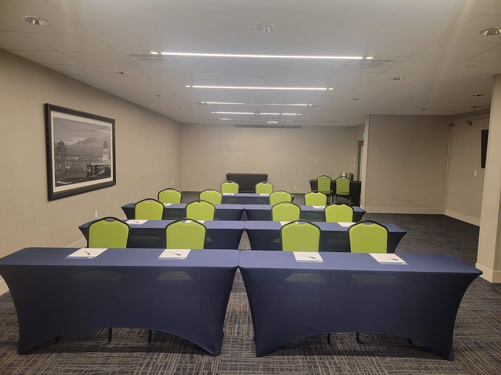Holiday Inn Express Salt Lake City Downtown by IHG - photo 43