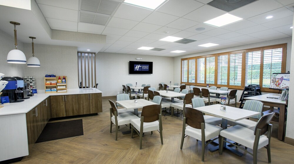 Holiday Inn Express North Palm Beach Oceanview by IHG - photo 80