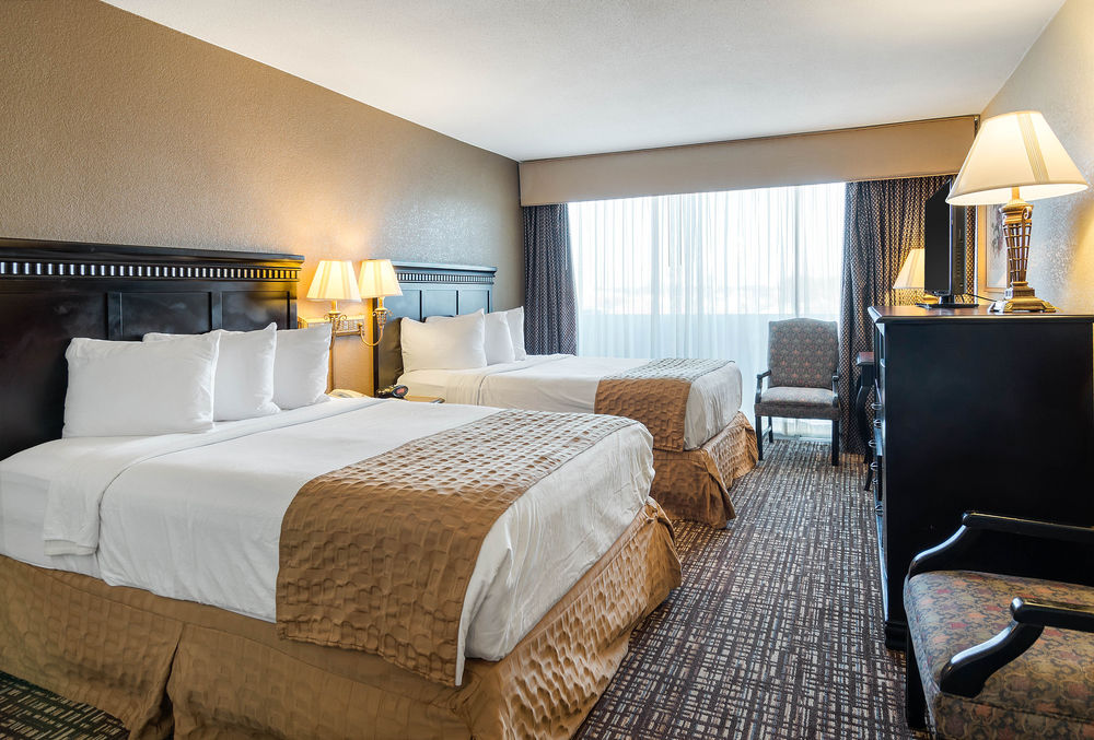 Clarion Inn & Suites By Hampton Convention Center - photo 14