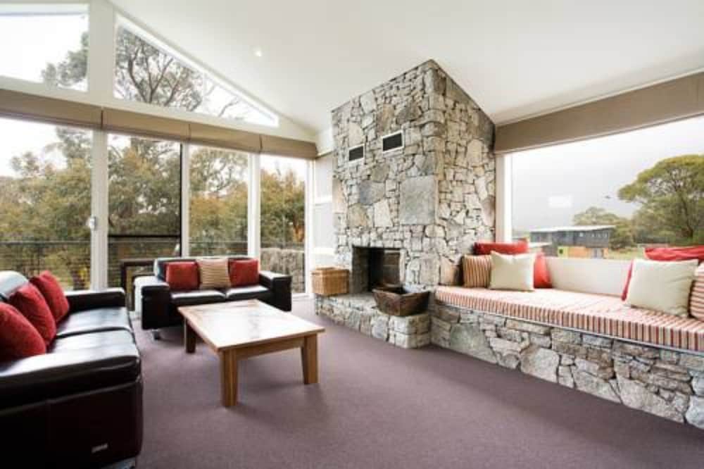 Oaks Lake Crackenback Resort — 4-Star Luxury Hotel in Jindabyne, Australia