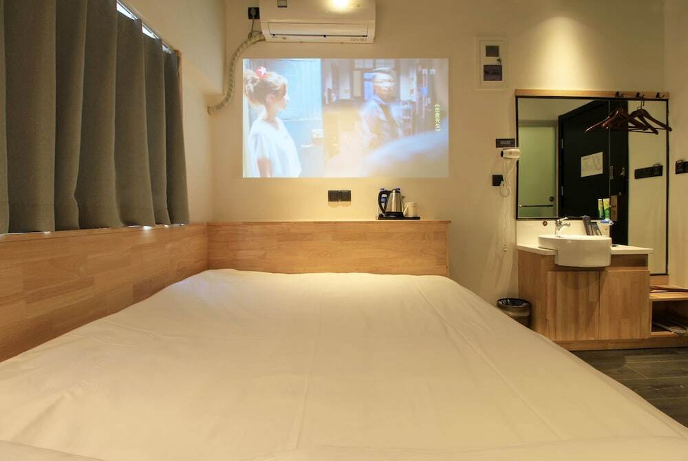 Railway - last minute hotel in Shanghai
