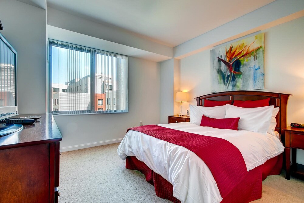 Global Luxury Suites at Kendall Square - photo 6