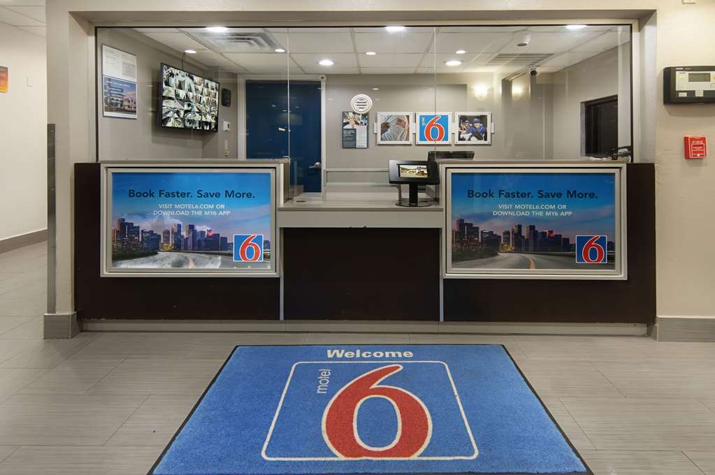 Motel 6 Fort Worth Downtown East - photo 2