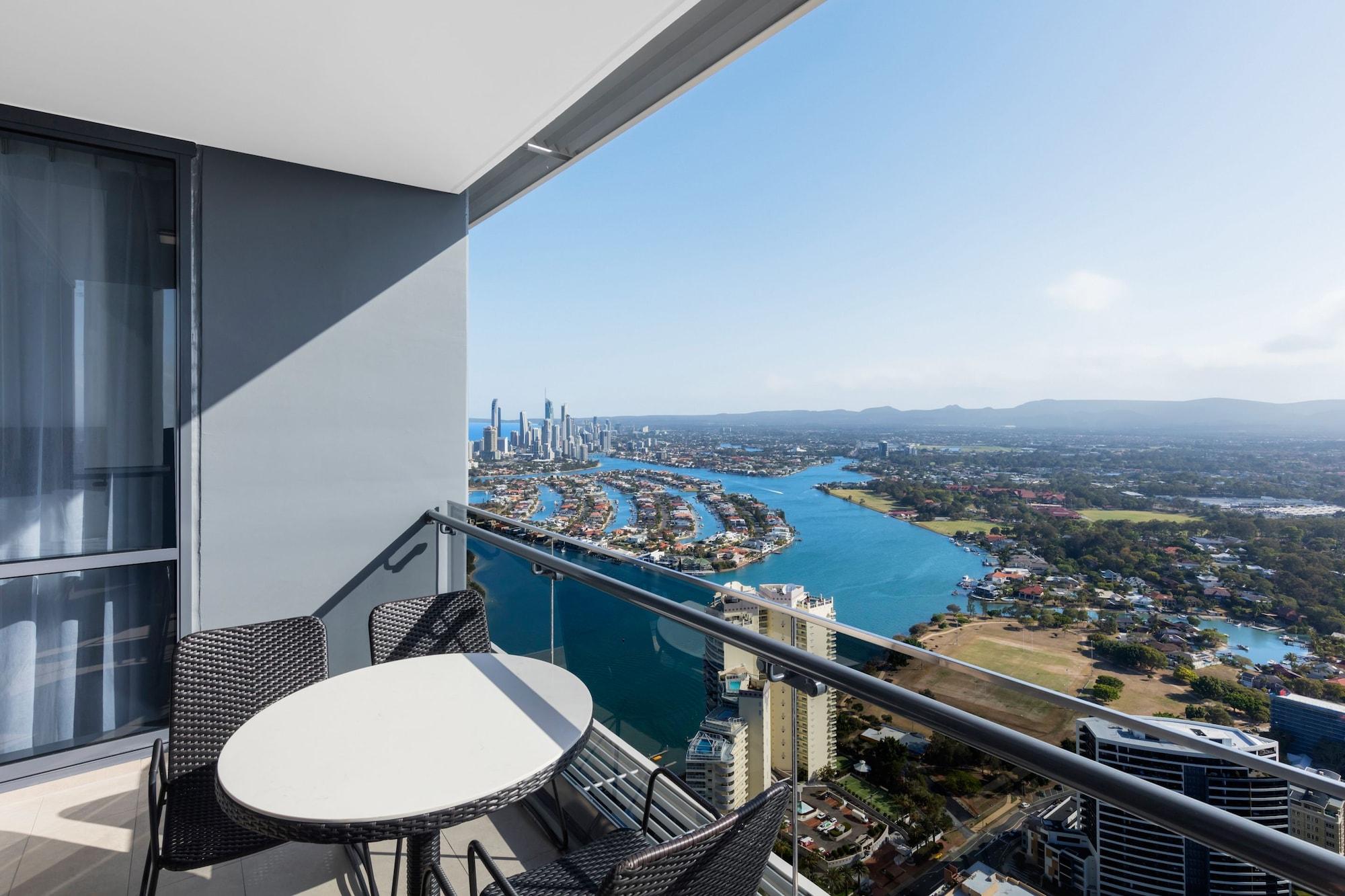 Meriton Suites Southport Gold Coast — Southport