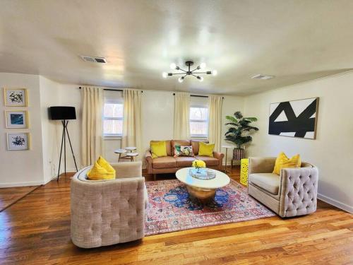 Chic Spacious Apt Near Attractions Food EWR NYC — 4-Star Luxury Hotel in West Orange, United States