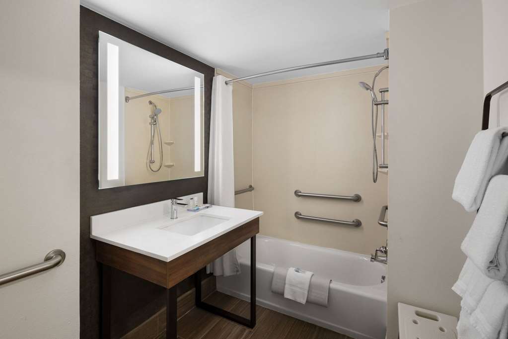La Quinta Inn & Suites by Wyndham Kennewick - photo 26