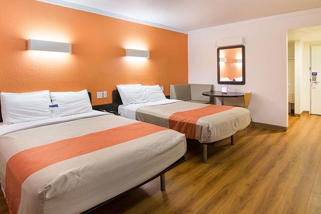 Motel 6 Tampa FL Fairgrounds - photo 8