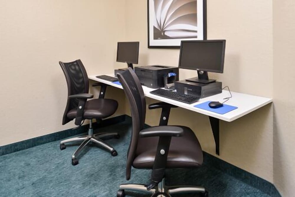 Candlewood Suites Beaumont by IHG - photo 24