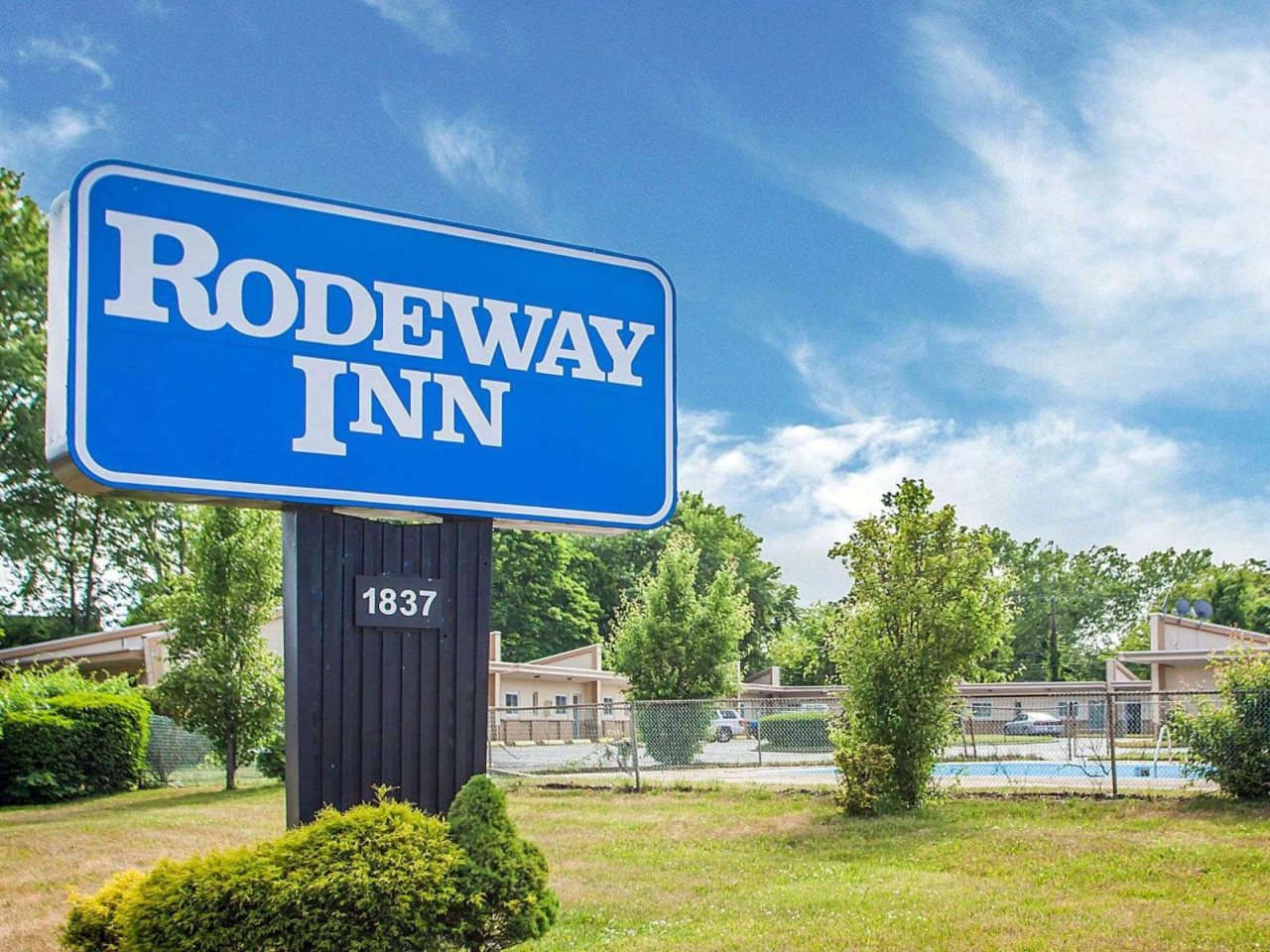 Rodeway Inn - carbon neutral hotel in Unknown City