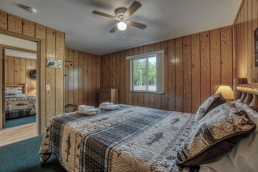 Lena's Northern Pines Resort - photo 6
