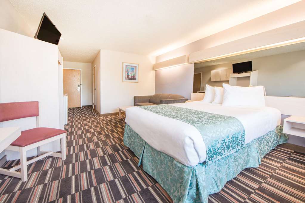 Microtel Inn & Suites by Wyndham Claremore - photo 4