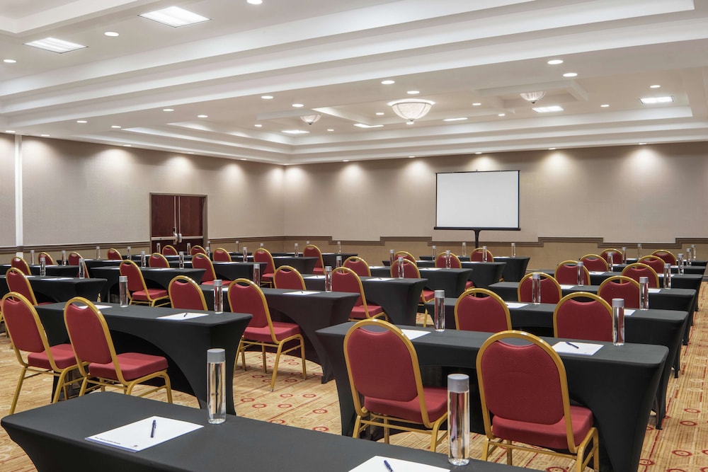 DoubleTree by Hilton Hotel Newark Airport - photo 62