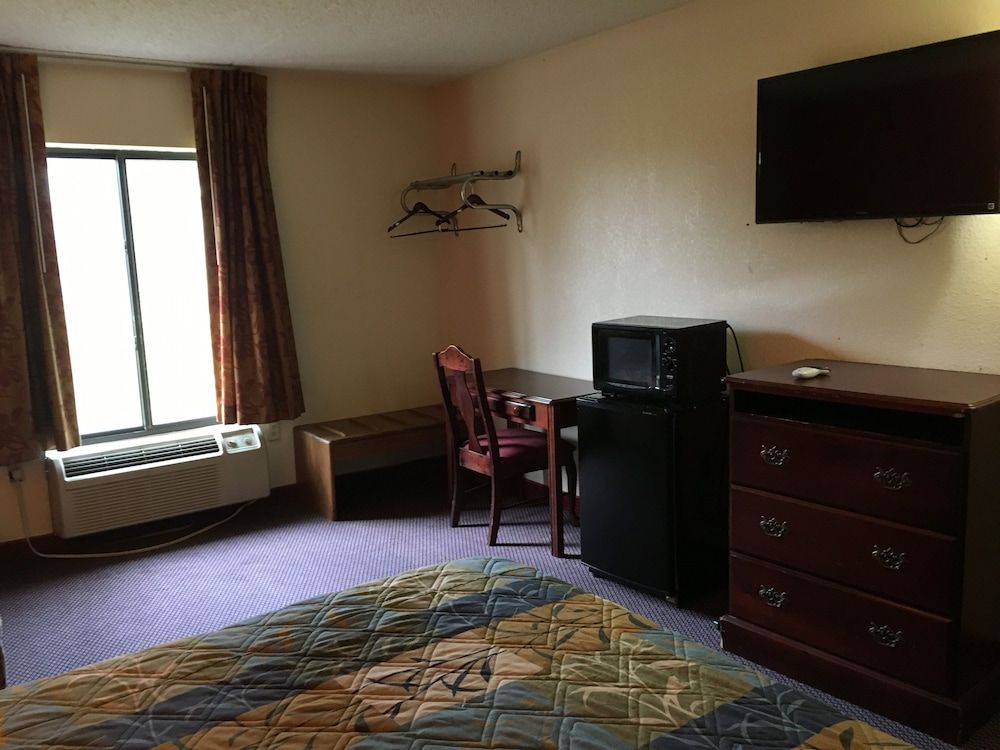Executive Inn Pine Bluff - photo 13