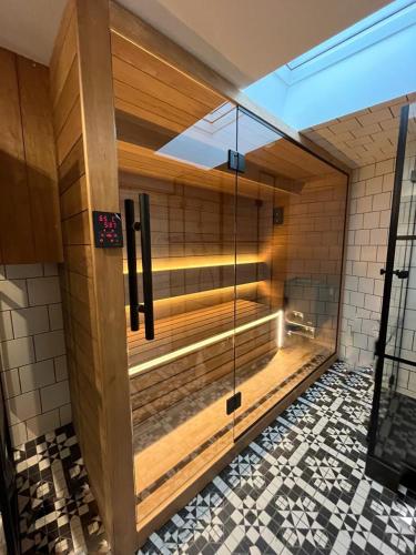 Cracovia Luxury Bright Apartment Great Location Sauna — 4-Star Luxury Hotel in Krakow, Poland