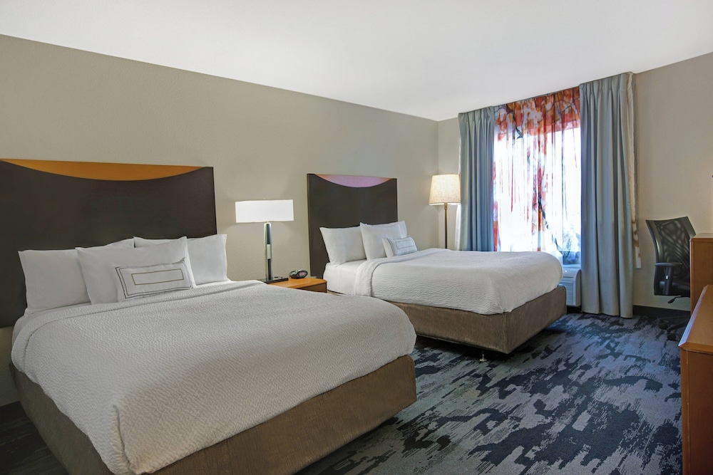 Fairfield Inn & Suites by Marriott Carlsbad - photo 8