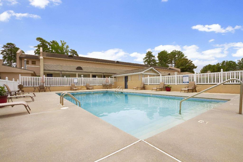 Days Inn by Wyndham Alexander City - photo 13