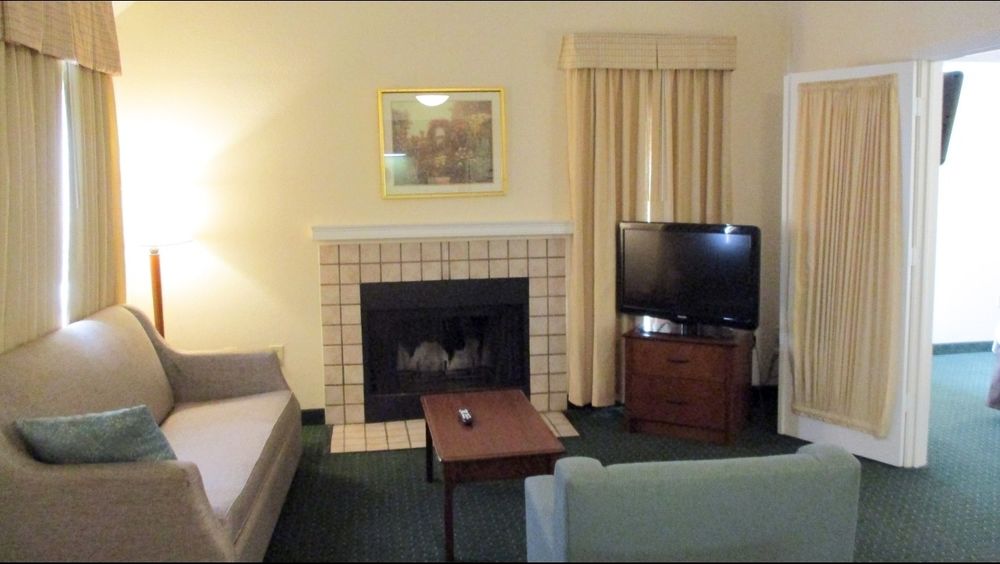 Hawthorn Suites by Wyndham Tyler - photo 31