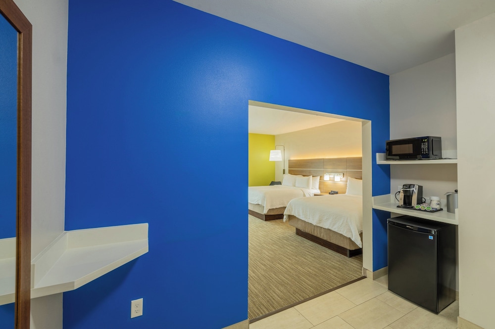 Holiday Inn Express & Suites Lindale Tyler by IHG - photo 8
