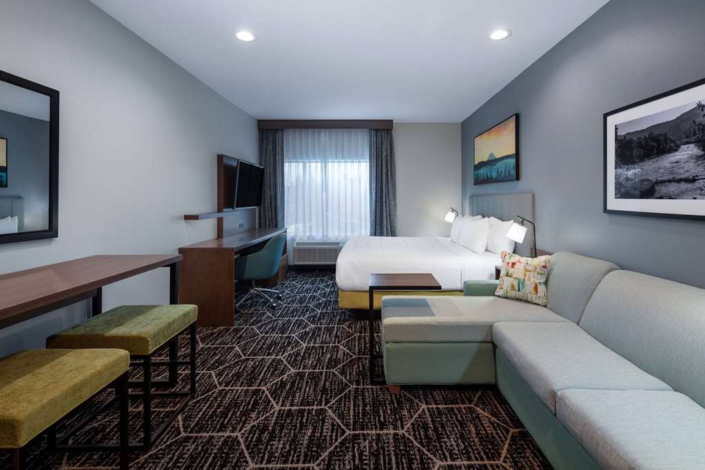 La Quinta Inn & Suites by Wyndham Centralia - photo 51